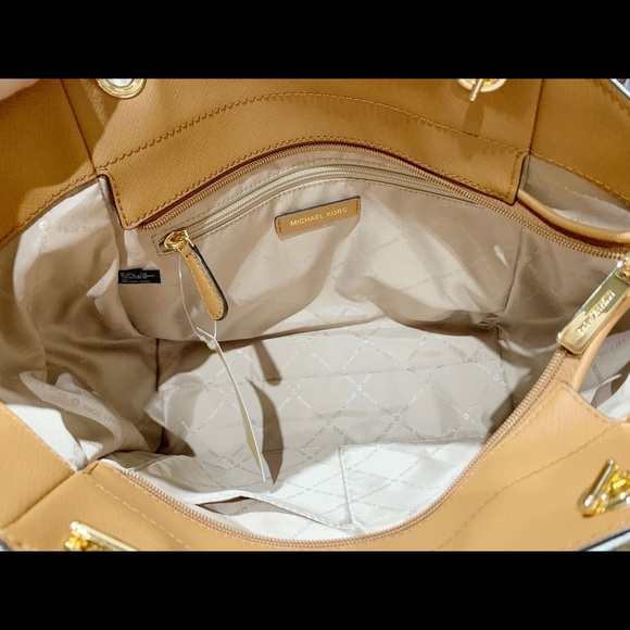 👜💕-Michael Kors Chain Tote Large - Picture 7 of 7